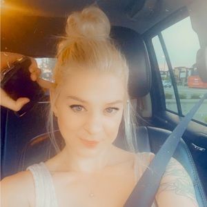 Meet your Posher, Alexis